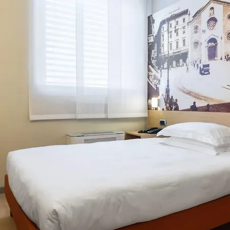 Отель La Spezia Милан